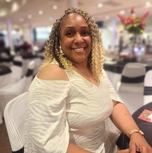 Meet your Posher, Cassandra